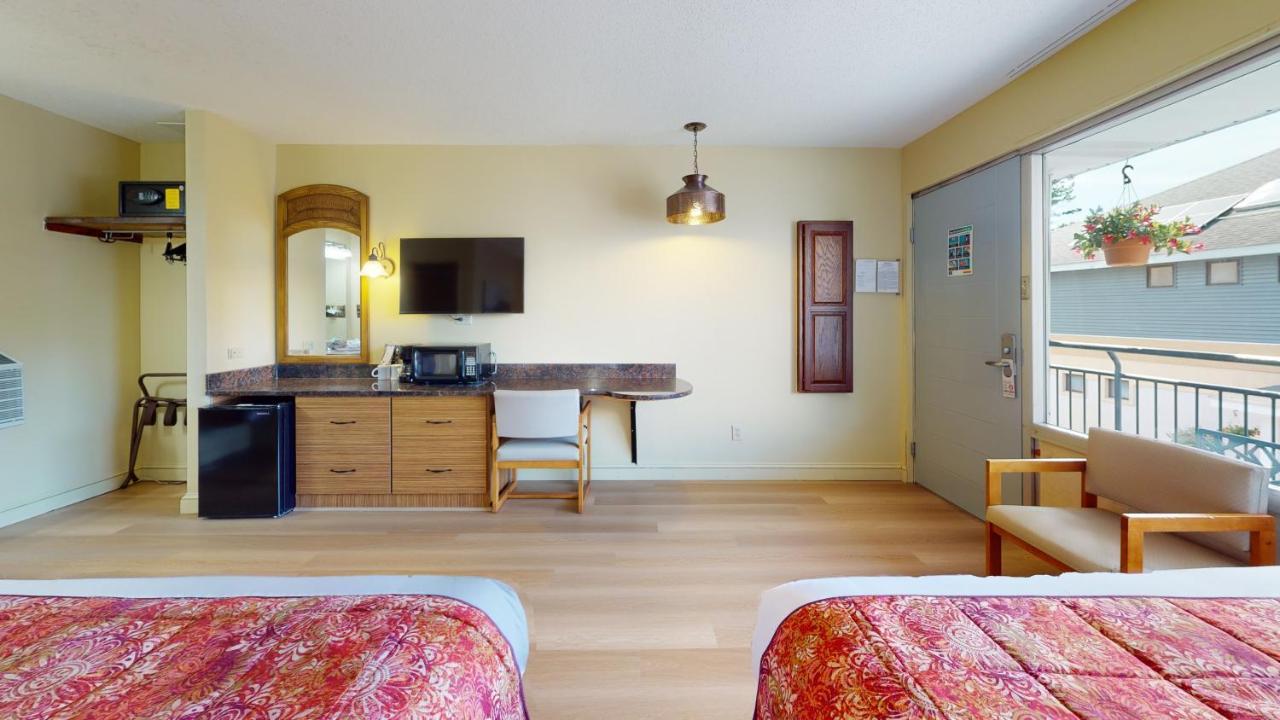 Hotel Surfside On The Lake George
